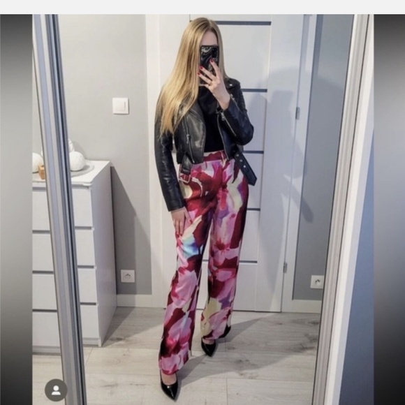 Zara Pants - NWT ZARA Satin Feel Wide Leg Floral Pants Size Large